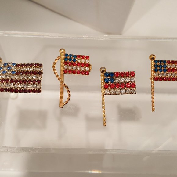 4 USA Flag Pins - Picture 2 of 5
